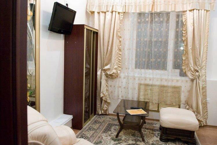 Гостиница У двух львов Киров-120