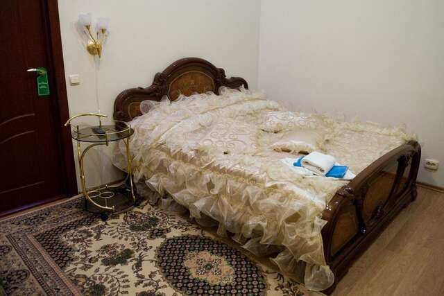 Гостиница У двух львов Киров-117