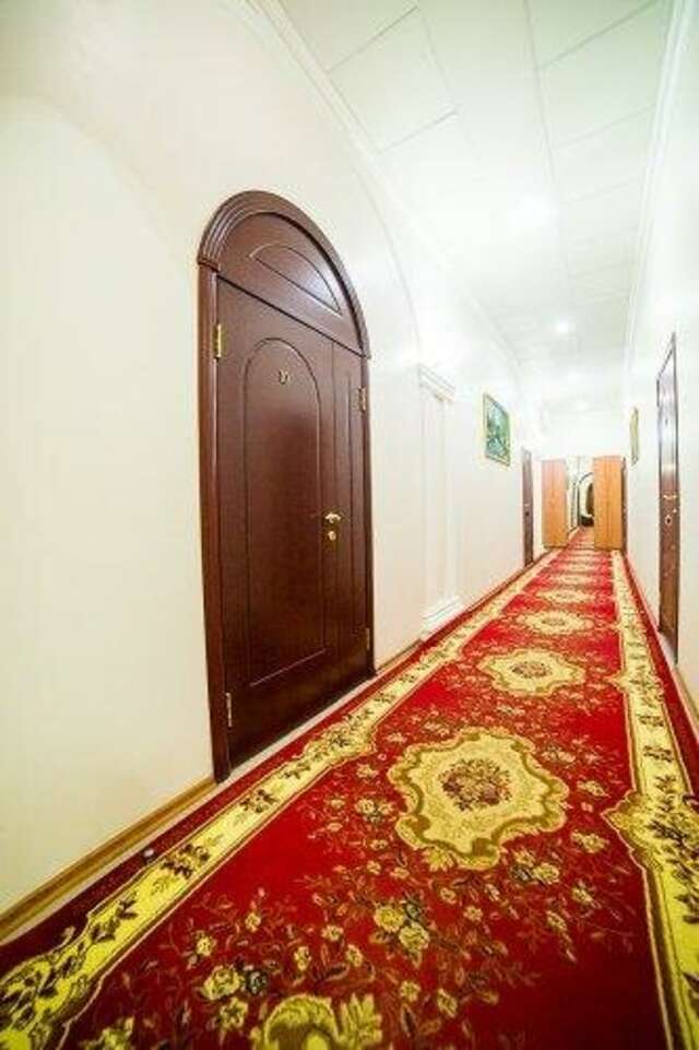 Гостиница У двух львов Киров-19