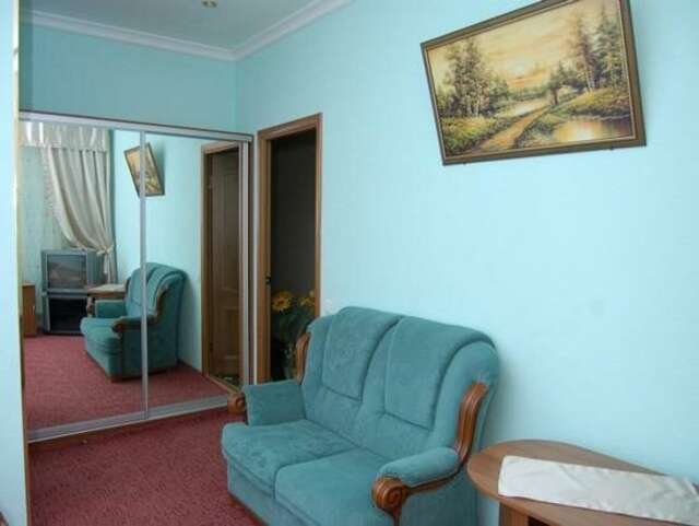 Гостиница У двух львов Киров-96