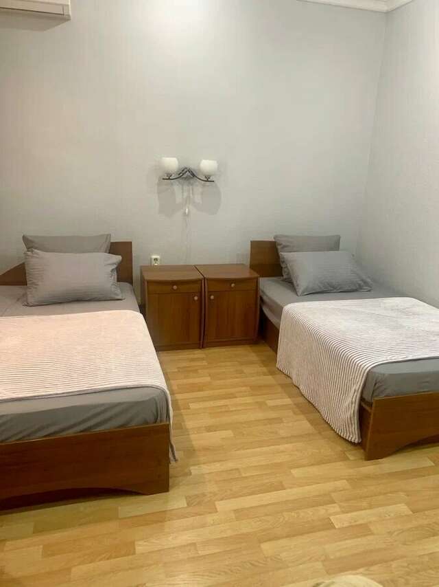 Гостиница У двух львов Киров-99